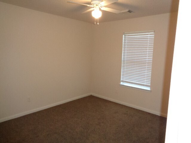 Building Photo - 12079 La Salle Oaks