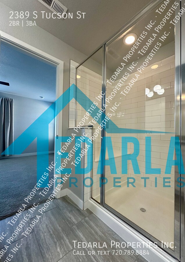 Building Photo - 2389 S Tucson St