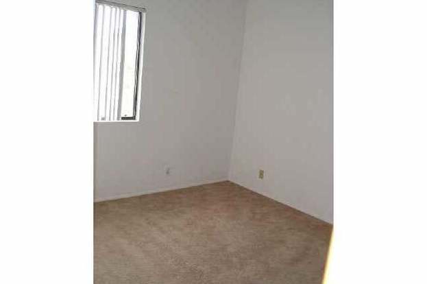 Building Photo - 520 Via De La Valle
