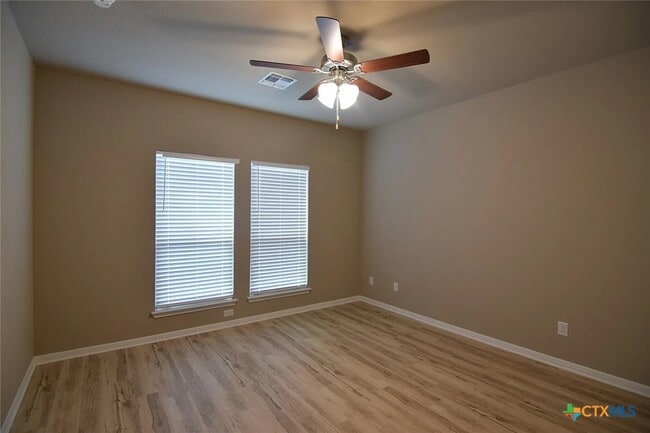 Building Photo - 1040 Lakeway Crossing Dr