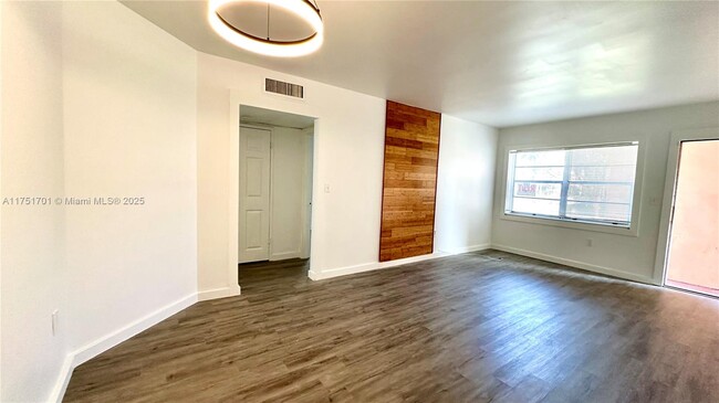 Building Photo - 3670 SW 10th St