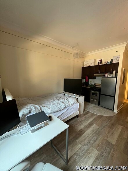 Building Photo - 62 Boylston St