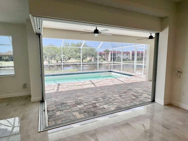 Building Photo - 55 Rotonda Cir