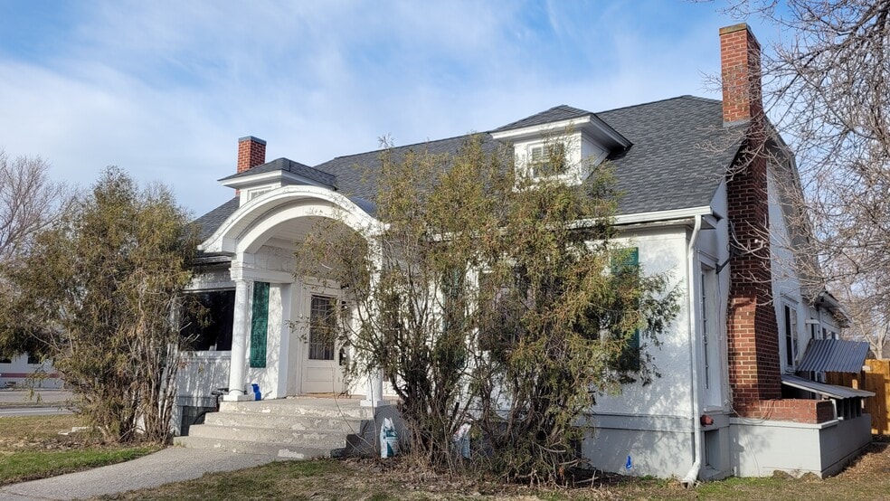Front Entrance - 22 N 9th Ave