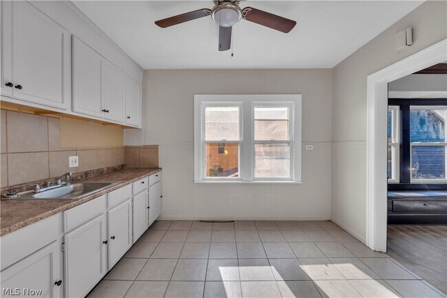 Building Photo - 12812 Parkhill Ave