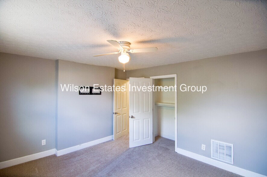 Building Photo - 213 Midland Ave