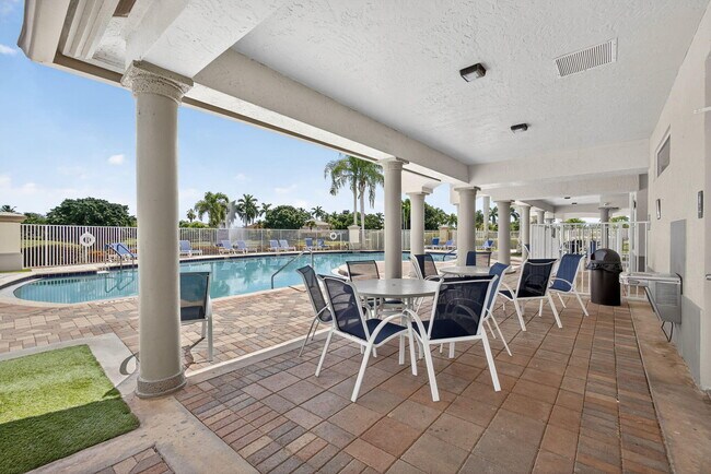 Building Photo - 3738 Old Lighthouse Cir