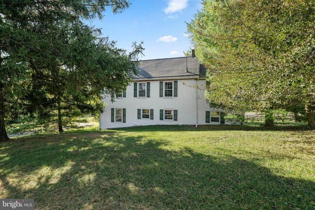 Building Photo - 1025 N Chatham Rd