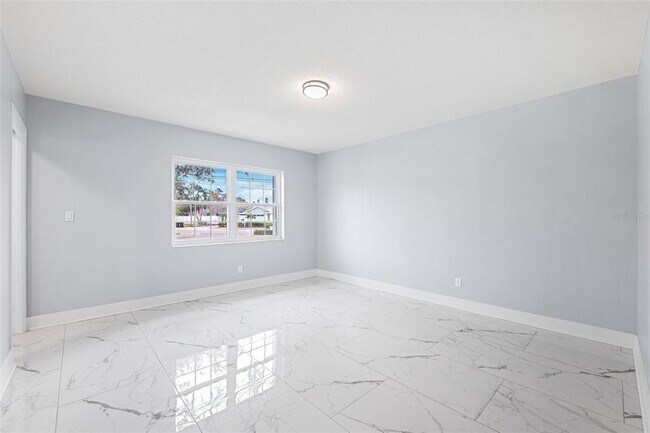 Building Photo - 4000 14th Way NE