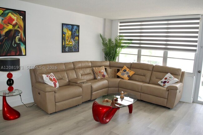 Building Photo - 3725 S Ocean Dr