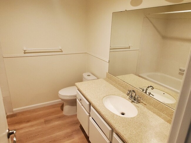Building Photo - 1 Bedroom - 1 Bathroom in beautiful Park M...