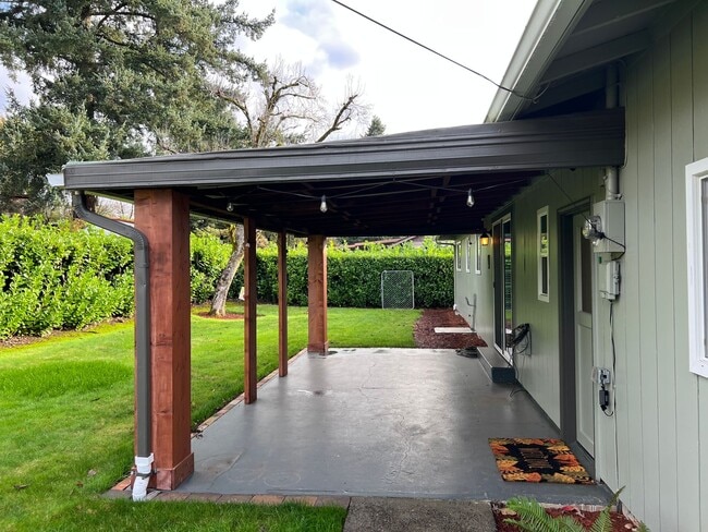 Building Photo - 5408 NE 49th St