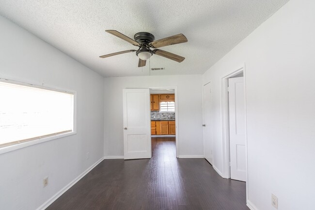 Building Photo - 629 13th Ave N