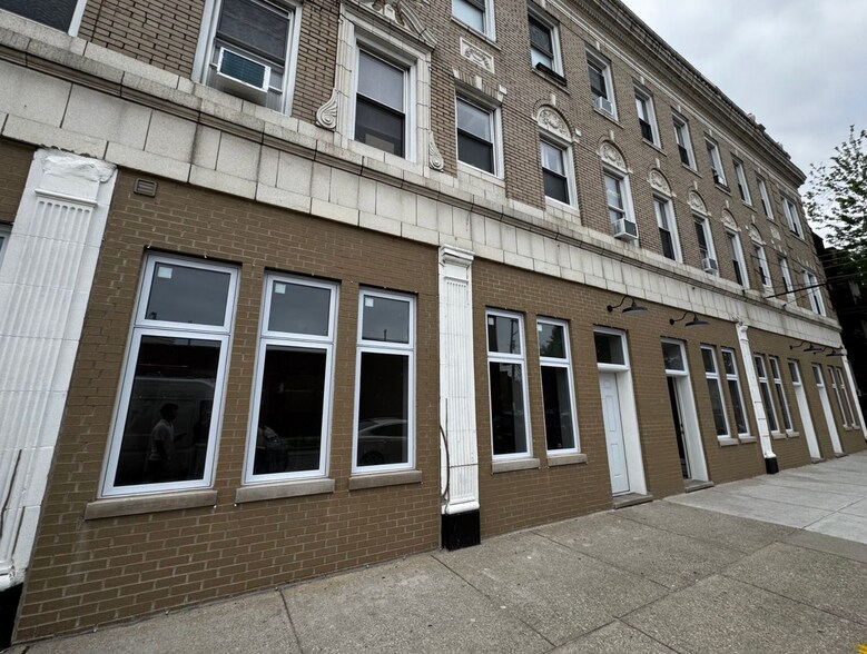 Building Photo - 4007 W School St