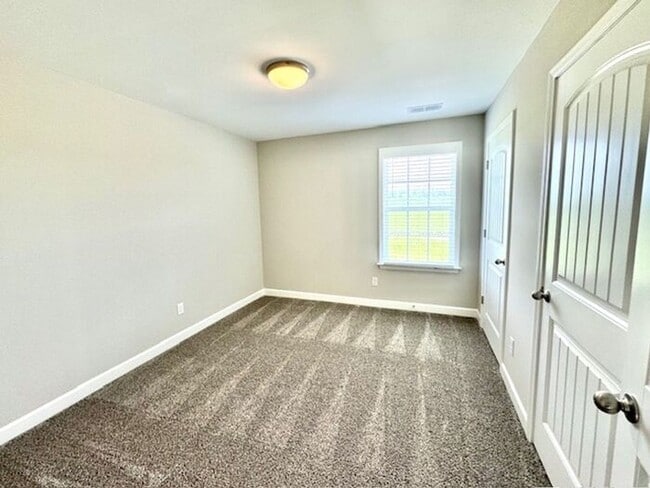 Building Photo - Now Leasing a 4-bedroom 2.5 bath home in W...