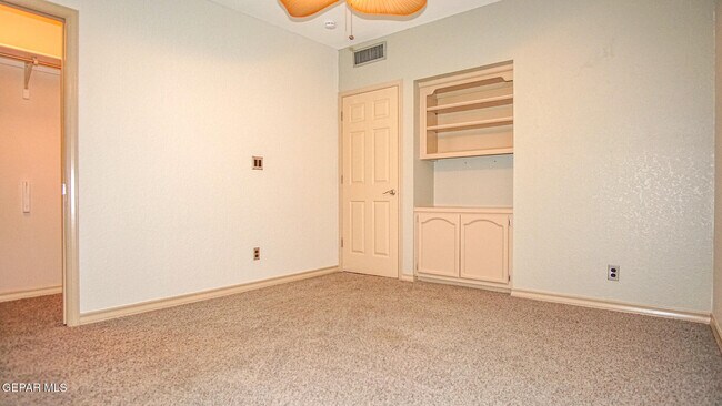 Building Photo - 612 Willow Glen Dr