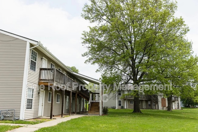Building Photo - 2000 Chateau Dr