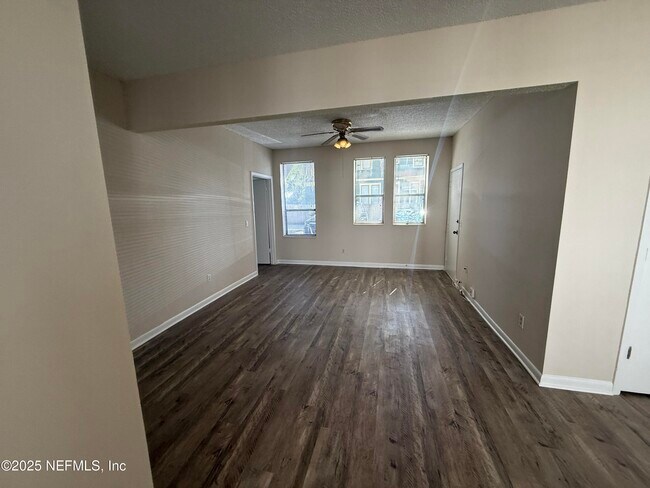 Building Photo - 2545 Oak St