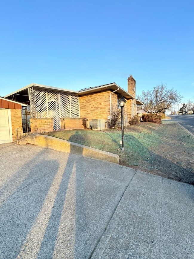 Building Photo - 2903 W Princeton Ave