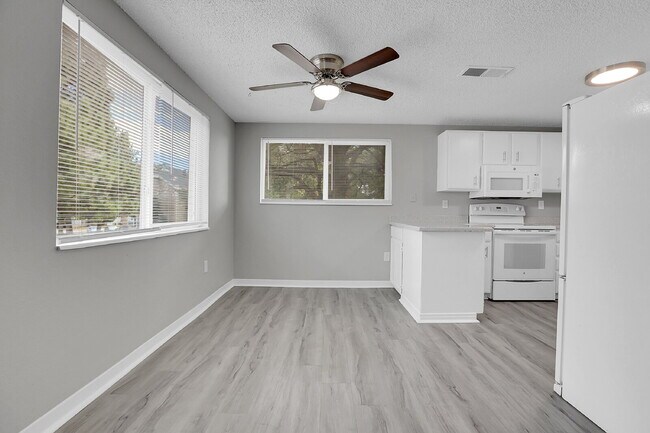 Building Photo - $1,650.00 - HALF OFF First Month's Rent - 3 Bedrooms, 2 Bathrooms, Condo in Lakewood with Onsite ...