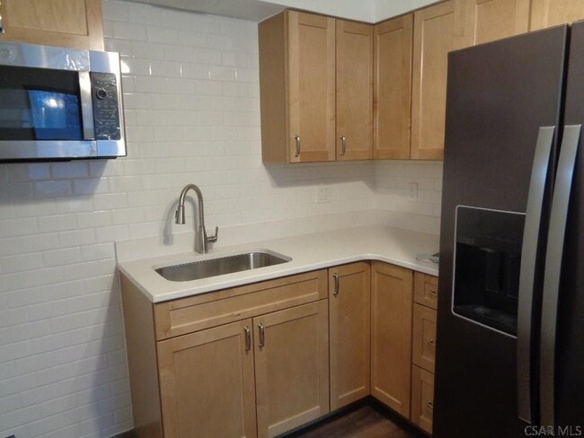 Building Photo - 626 Evergreen St