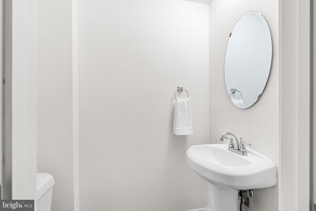 Building Photo - 426 N Holly St