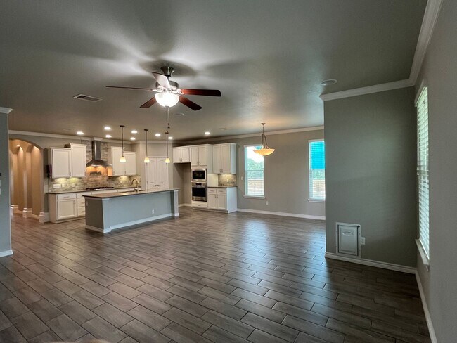 Building Photo - WALKING DISTANCE FROM OSO BAY WETLAND PRES...