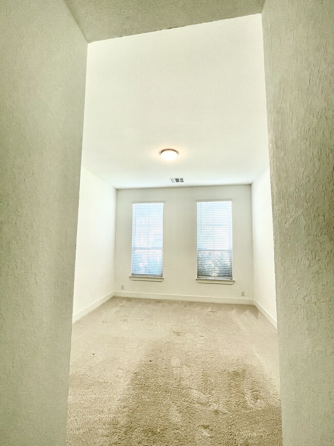 Building Photo - 126 Huntwick Dr