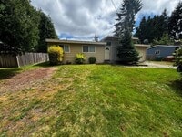 Building Photo - Charming 3-Bedroom Rambler with Spacious Yard & Convenient Location