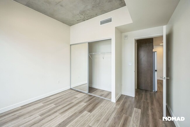 Building Photo - Best Value Luxe One Bedroom Downtown
