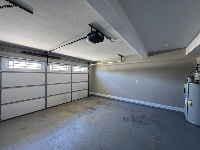 Building Photo - Gorgeous, Like New Home For Rent in Sango!