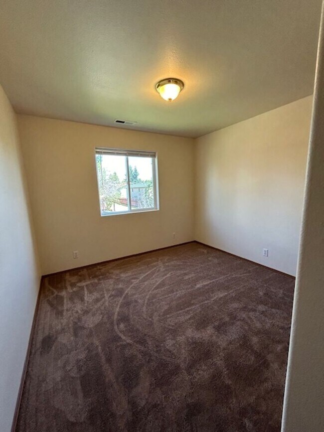 Building Photo - 129 Bing Ct