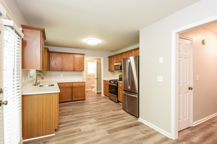 Building Photo - 113 Whispering Ct