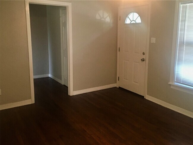 Building Photo - 1317 Meadowbrook Dr