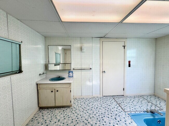 Building Photo - 1074 Gerona Ave