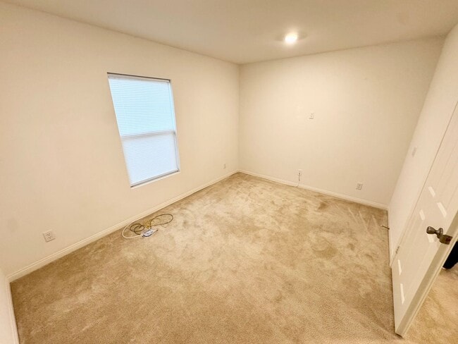 Building Photo - Beautiful 3 bedroom plus bonus room Home