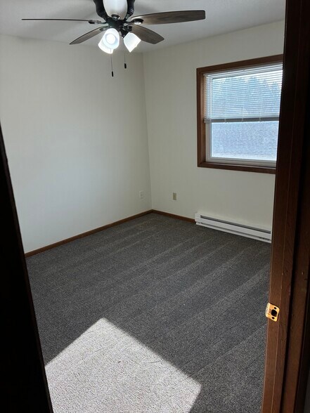 Building Photo - 2318 Meadow Ln