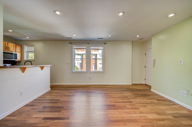 Building Photo - 303 Seaton Pl NE