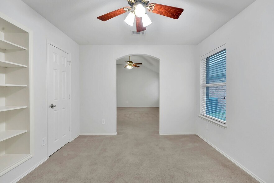 Building Photo - 12618 Red Hawk Dr