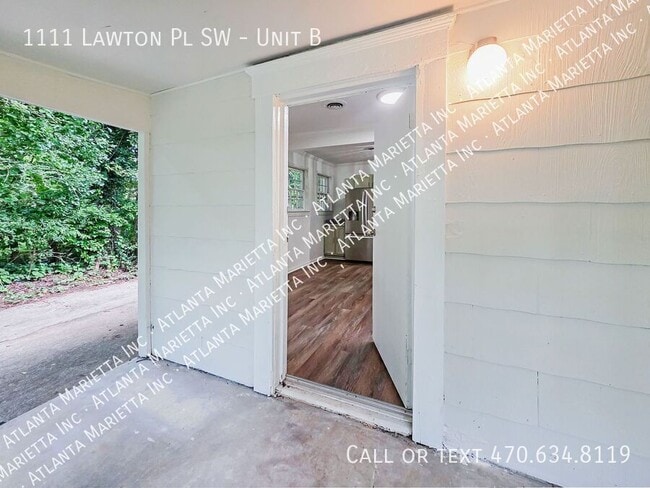Building Photo - 1111 Lawton Pl SW
