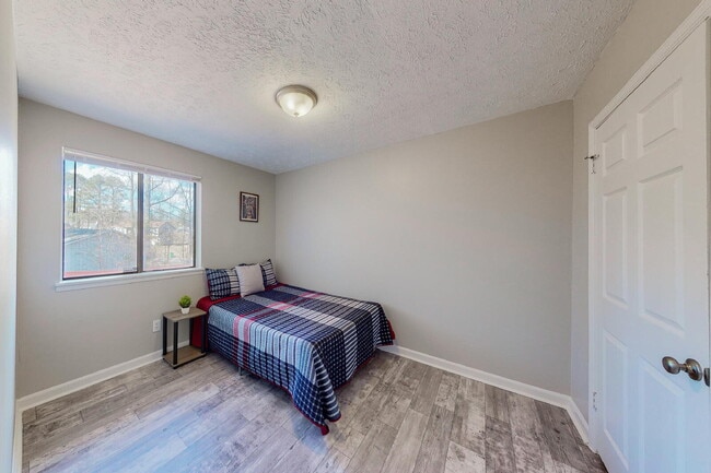 Building Photo - THE LINCOLNDALE | Spacious & comfortable Ellenwood house featuring a dining area designed for con...