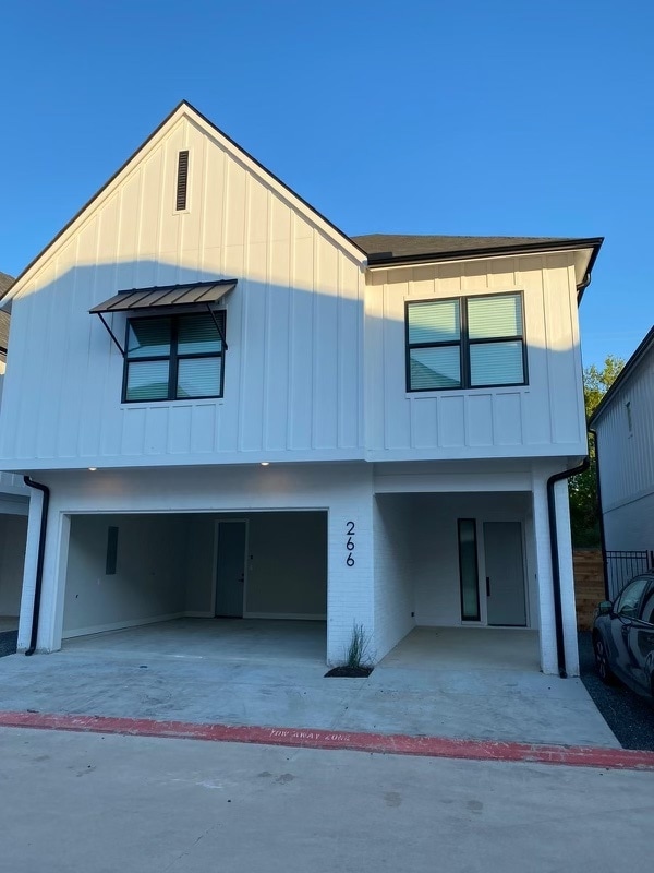 Front of 266 - 266 Estates Cir