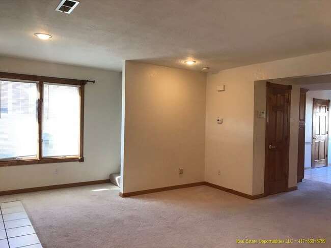 Building Photo - 1257 E Lakewood St