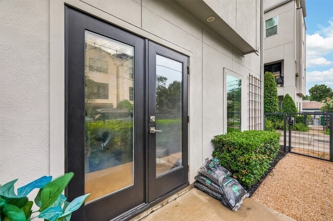 Building Photo - 1604 Ovid St