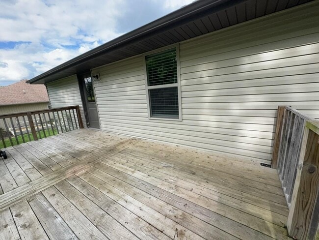 Building Photo - 5849 Geranium Ln