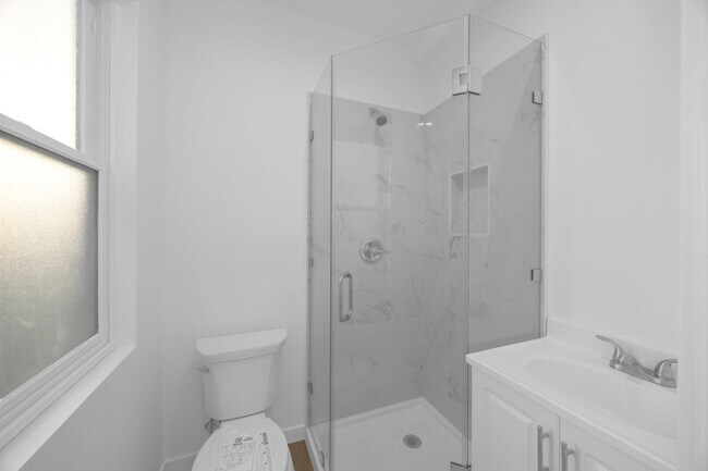 Building Photo - 308 N Catalina Ave