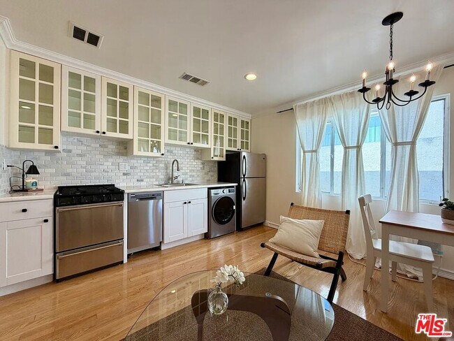 Building Photo - 938 6th St