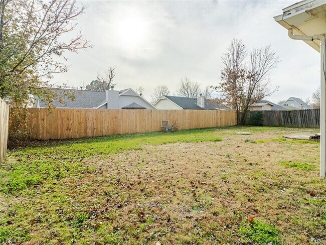 Building Photo - 2802 W Sunset Dr