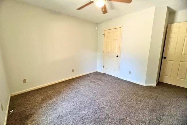 Building Photo - 2509 Hollyhock Dr