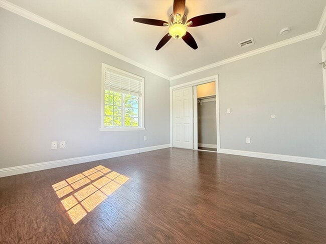 Building Photo - 6660 Charlesworth Ave